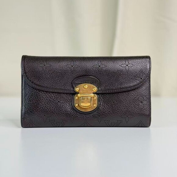 Louis Vuitton Black Monogram Canvas Wallet with Gold Hinge Detail Elegant Design - Picture 1 of 7